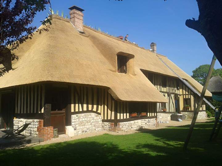 Toiture en chaume étanche Normandie